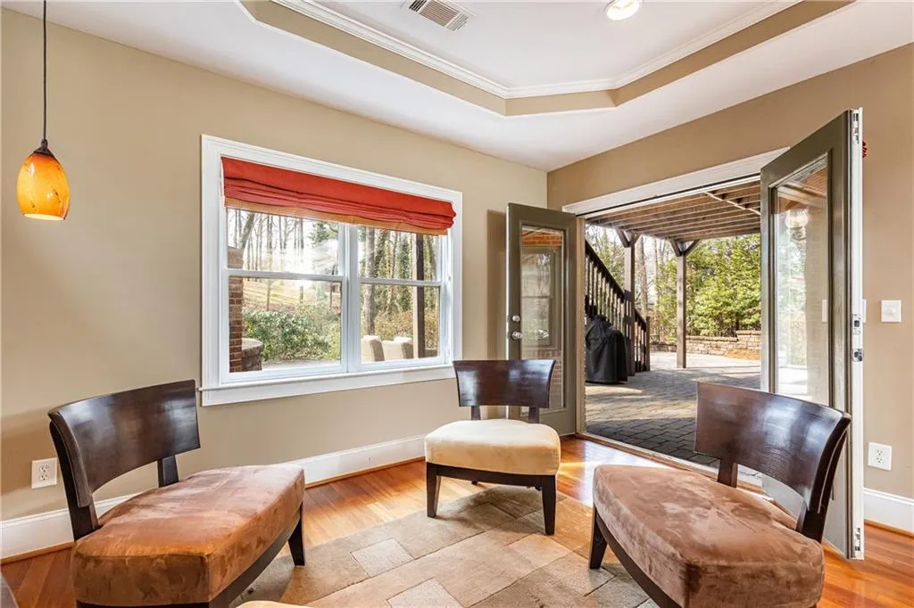 700 Glengate Place, Sandy Springs, Georgia 30328, 5 Bedrooms Bedrooms, ,5 BathroomsBathrooms,Residential,Sold,700 Glengate Place,7170986
