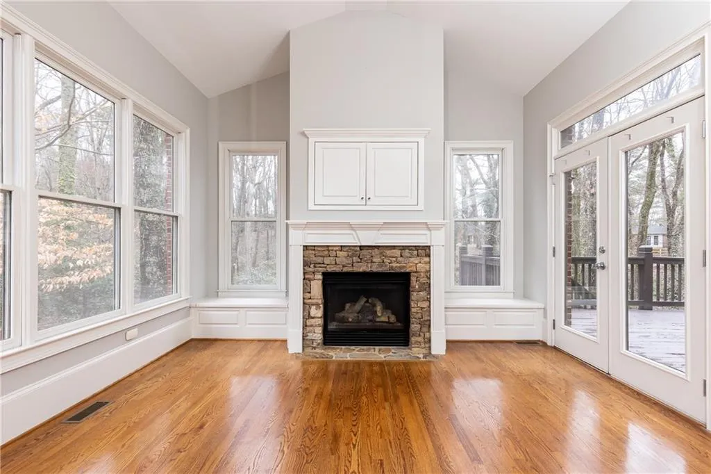 700 Glengate Place, Sandy Springs, Georgia 30328, 5 Bedrooms Bedrooms, ,5 BathroomsBathrooms,Residential,Sold,700 Glengate Place,7170986