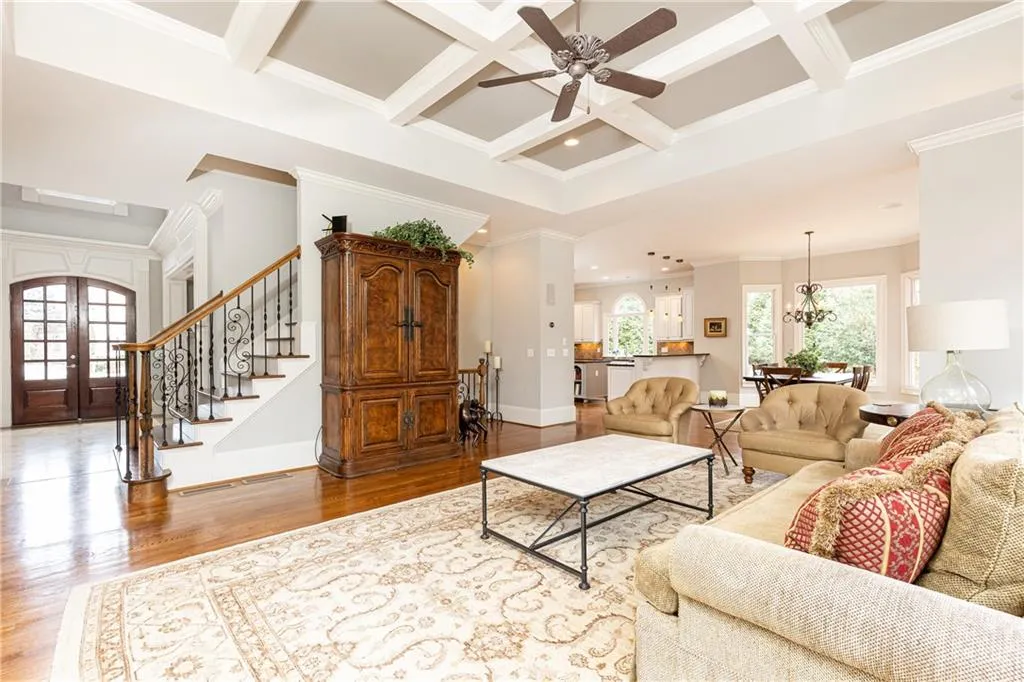 700 Glengate Place, Sandy Springs, Georgia 30328, 5 Bedrooms Bedrooms, ,5 BathroomsBathrooms,Residential,Sold,700 Glengate Place,7170986