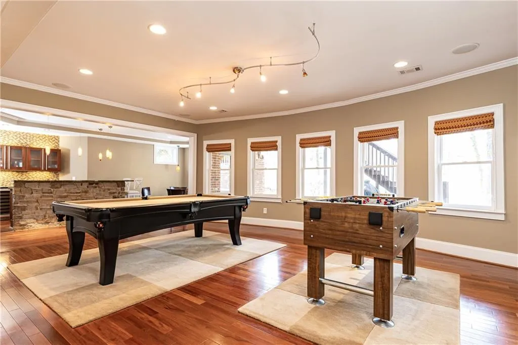 700 Glengate Place, Sandy Springs, Georgia 30328, 5 Bedrooms Bedrooms, ,5 BathroomsBathrooms,Residential,Sold,700 Glengate Place,7170986