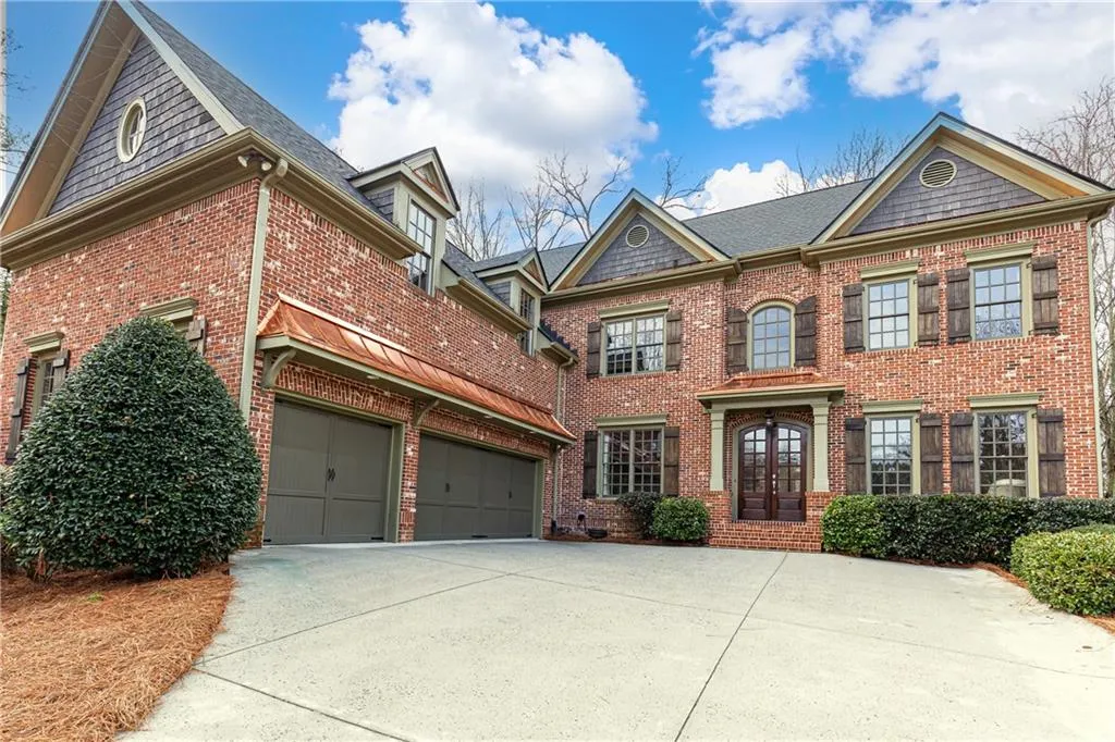 700 Glengate Place, Sandy Springs, Georgia 30328, 5 Bedrooms Bedrooms, ,5 BathroomsBathrooms,Residential,Sold,700 Glengate Place,7170986