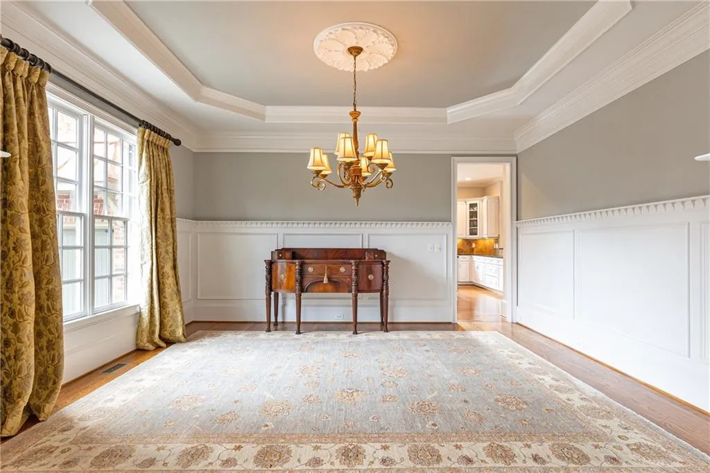 700 Glengate Place, Sandy Springs, Georgia 30328, 5 Bedrooms Bedrooms, ,5 BathroomsBathrooms,Residential,Sold,700 Glengate Place,7170986