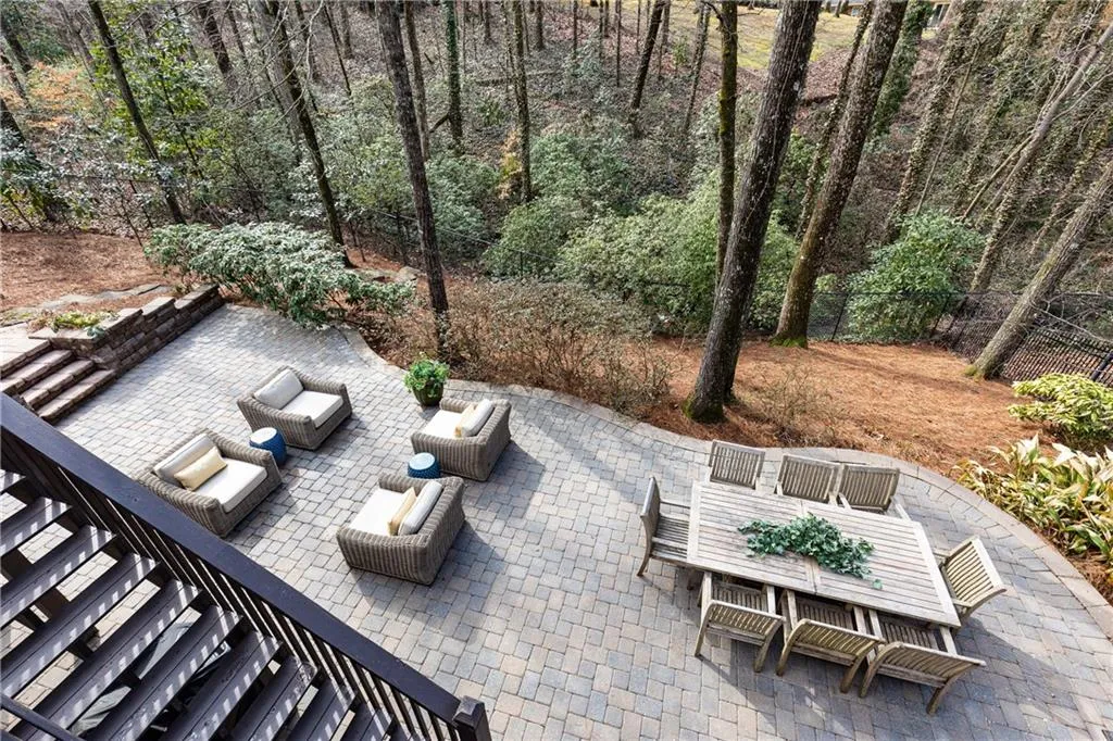 700 Glengate Place, Sandy Springs, Georgia 30328, 5 Bedrooms Bedrooms, ,5 BathroomsBathrooms,Residential,Sold,700 Glengate Place,7170986
