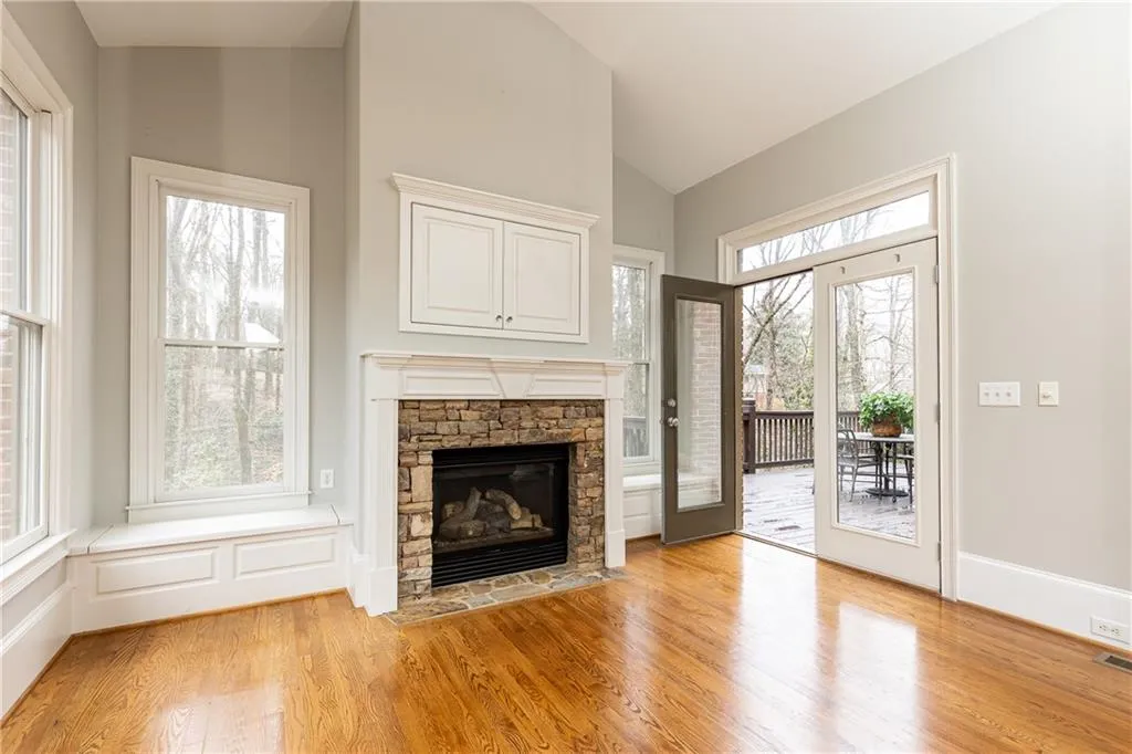 700 Glengate Place, Sandy Springs, Georgia 30328, 5 Bedrooms Bedrooms, ,5 BathroomsBathrooms,Residential,Sold,700 Glengate Place,7170986