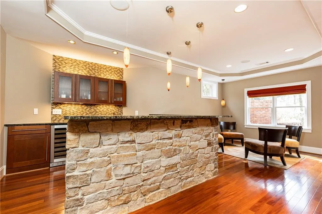 700 Glengate Place, Sandy Springs, Georgia 30328, 5 Bedrooms Bedrooms, ,5 BathroomsBathrooms,Residential,Sold,700 Glengate Place,7170986