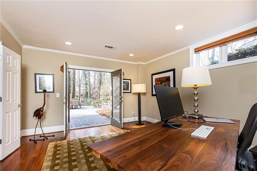 700 Glengate Place, Sandy Springs, Georgia 30328, 5 Bedrooms Bedrooms, ,5 BathroomsBathrooms,Residential,Sold,700 Glengate Place,7170986