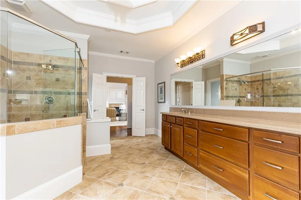 700 Glengate Place, Sandy Springs, Georgia 30328, 5 Bedrooms Bedrooms, ,5 BathroomsBathrooms,Residential,Sold,700 Glengate Place,7170986