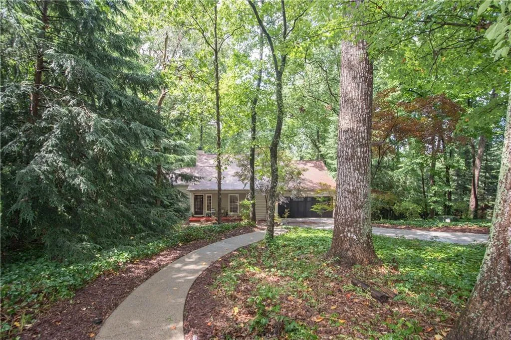 1550 Spalding Drive, Sandy Springs, Georgia 30350, 4 Bedrooms Bedrooms, ,3 BathroomsBathrooms,Residential,Sold,1550 Spalding Drive,6920124