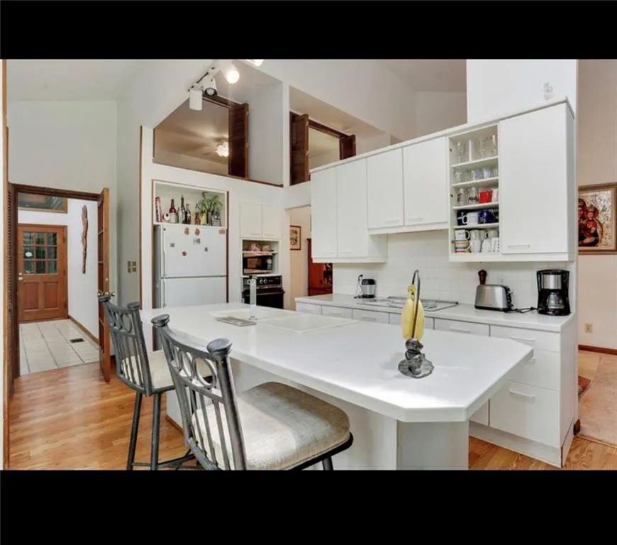 1550 Spalding Drive, Sandy Springs, Georgia 30350, 4 Bedrooms Bedrooms, ,3 BathroomsBathrooms,Residential,Sold,1550 Spalding Drive,6920124