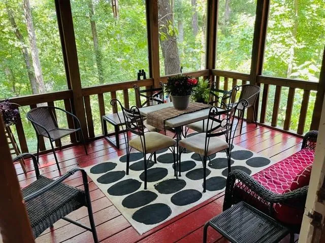 1550 Spalding Drive, Sandy Springs, Georgia 30350, 4 Bedrooms Bedrooms, ,3 BathroomsBathrooms,Residential,Sold,1550 Spalding Drive,6920124