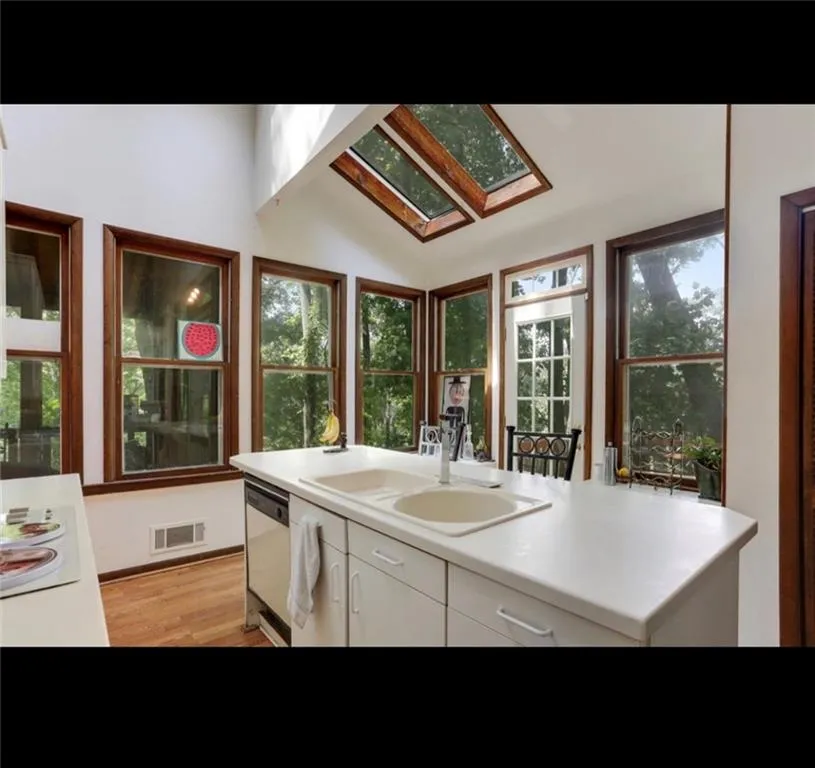 1550 Spalding Drive, Sandy Springs, Georgia 30350, 4 Bedrooms Bedrooms, ,3 BathroomsBathrooms,Residential,Sold,1550 Spalding Drive,6920124