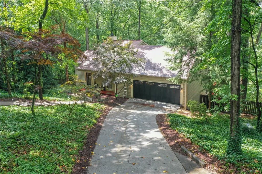 1550 Spalding Drive, Sandy Springs, Georgia 30350, 4 Bedrooms Bedrooms, ,3 BathroomsBathrooms,Residential,Sold,1550 Spalding Drive,6920124