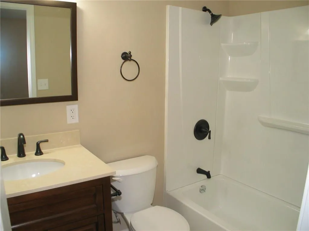 1707 Queen Anne Court, Sandy Springs, Georgia 30350, 2 Bedrooms Bedrooms, ,2 BathroomsBathrooms,Residential,Sold,1707 Queen Anne Court,5961718