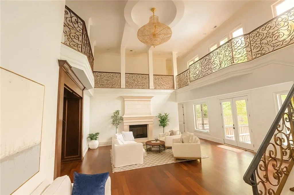 645 Londonberry Road, Atlanta, Georgia 30327, 7 Bedrooms Bedrooms, 0 ,6 BathroomsBathrooms,Residential,For Sale,645 Londonberry Road,7761196