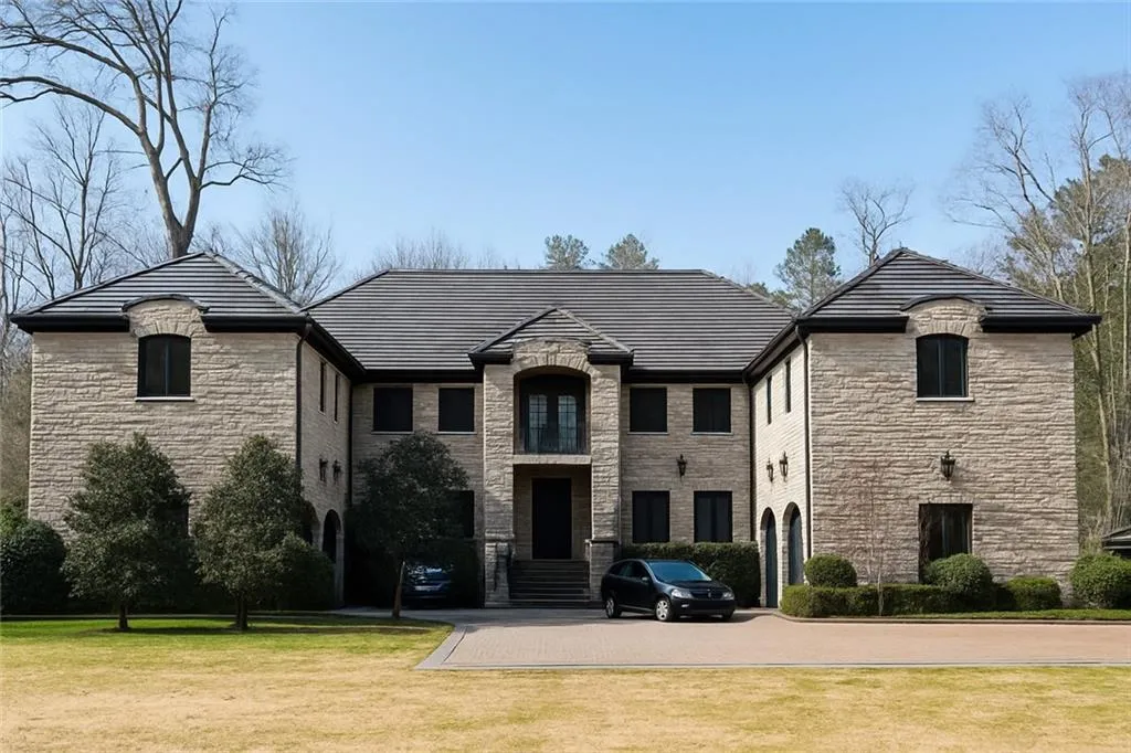 645 Londonberry Road, Atlanta, Georgia 30327, 7 Bedrooms Bedrooms, 0 ,6 BathroomsBathrooms,Residential,For Sale,645 Londonberry Road,7761196