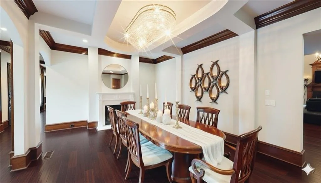 645 Londonberry Road, Atlanta, Georgia 30327, 7 Bedrooms Bedrooms, ,6 BathroomsBathrooms,Residential,For Sale,645 Londonberry Road,7761196