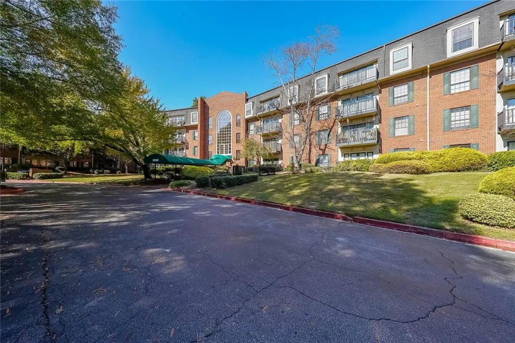 28410 Plantation Drive Ne, Atlanta, Georgia 30324, 2 Bedrooms Bedrooms, ,2 BathroomsBathrooms,Residential,For Sale,28410 Plantation Drive Ne,7676483