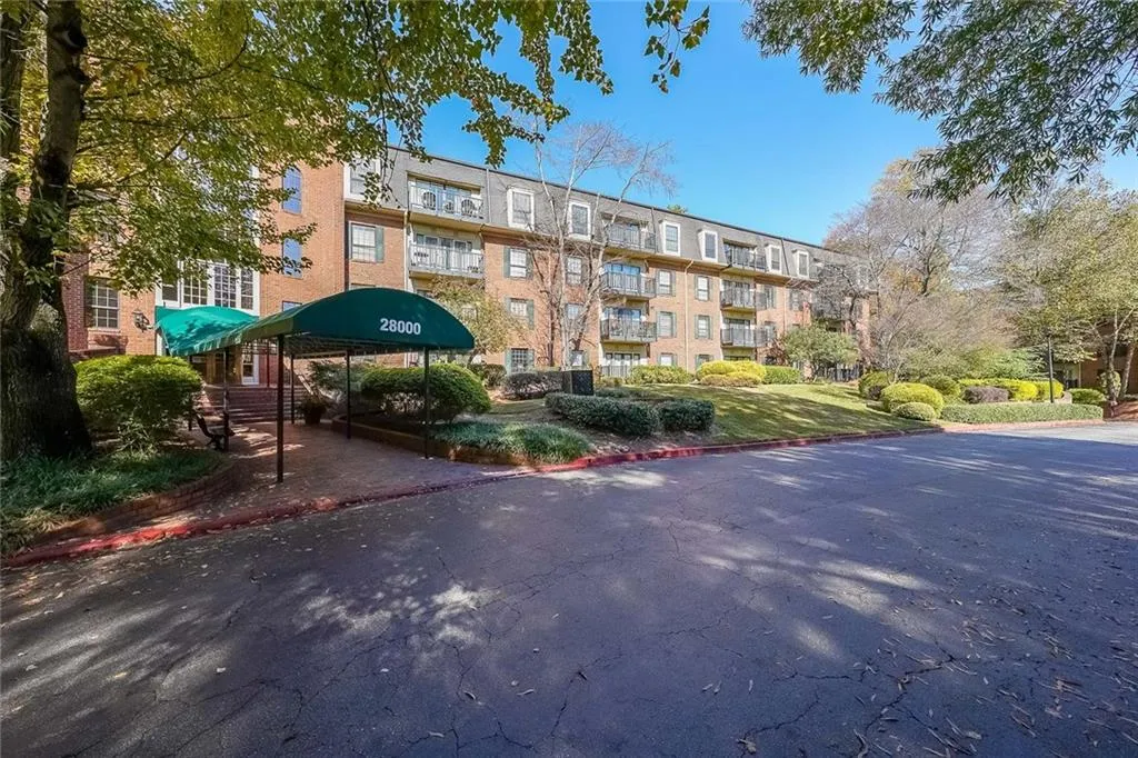 28410 Plantation Drive Ne, Atlanta, Georgia 30324, 2 Bedrooms Bedrooms, ,2 BathroomsBathrooms,Residential,For Sale,28410 Plantation Drive Ne,7676483