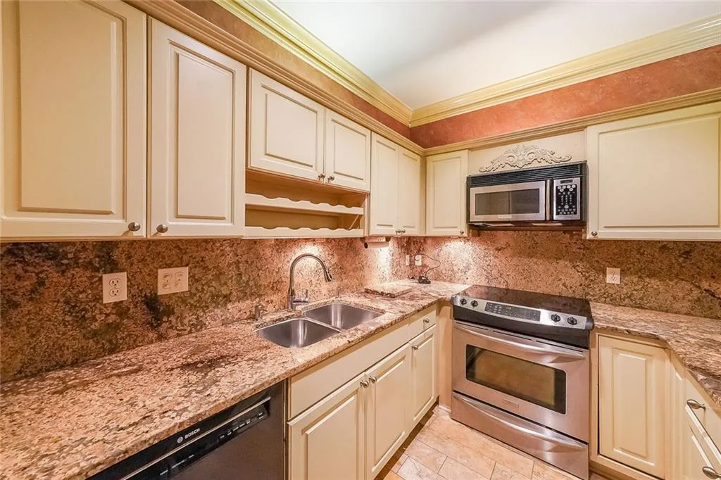 28410 Plantation Drive Ne, Atlanta, Georgia 30324, 2 Bedrooms Bedrooms, ,2 BathroomsBathrooms,Residential,For Sale,28410 Plantation Drive Ne,7676483