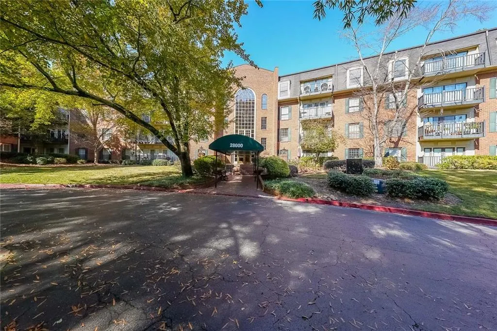 28410 Plantation Drive Ne, Atlanta, Georgia 30324, 2 Bedrooms Bedrooms, ,2 BathroomsBathrooms,Residential,For Sale,28410 Plantation Drive Ne,7676483