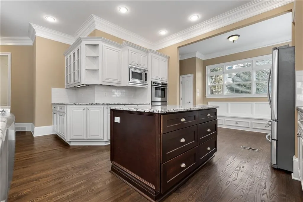 7866 Stratford Lane, Sandy Springs, Georgia 30350, 6 Bedrooms Bedrooms, ,6 BathroomsBathrooms,Residential,Sold,7866 Stratford Lane,6855036