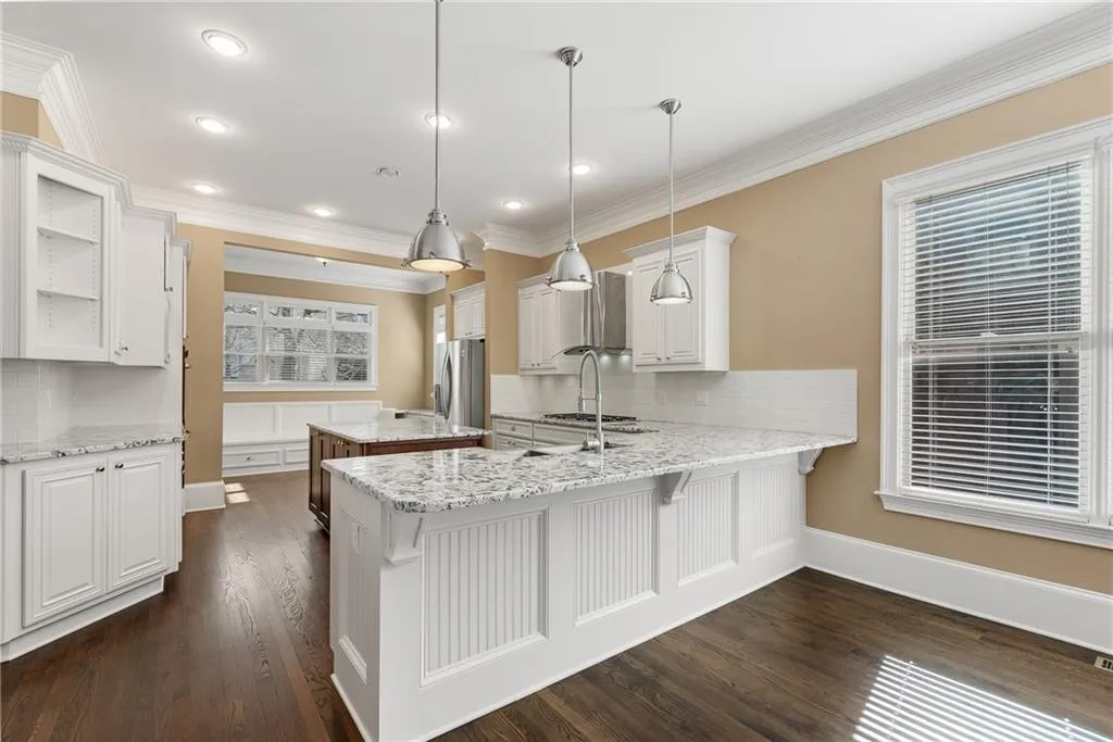 7866 Stratford Lane, Sandy Springs, Georgia 30350, 6 Bedrooms Bedrooms, ,6 BathroomsBathrooms,Residential,Sold,7866 Stratford Lane,6855036