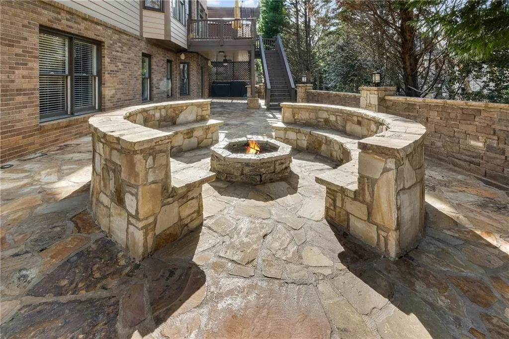7866 Stratford Lane, Sandy Springs, Georgia 30350, 6 Bedrooms Bedrooms, ,6 BathroomsBathrooms,Residential,Sold,7866 Stratford Lane,6855036
