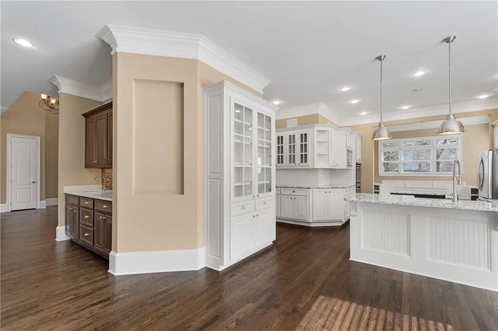 7866 Stratford Lane, Sandy Springs, Georgia 30350, 6 Bedrooms Bedrooms, ,6 BathroomsBathrooms,Residential,Sold,7866 Stratford Lane,6855036