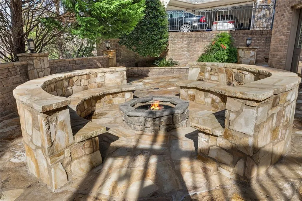 7866 Stratford Lane, Sandy Springs, Georgia 30350, 6 Bedrooms Bedrooms, ,6 BathroomsBathrooms,Residential,Sold,7866 Stratford Lane,6855036