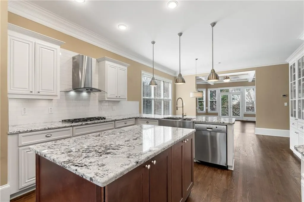 7866 Stratford Lane, Sandy Springs, Georgia 30350, 6 Bedrooms Bedrooms, ,6 BathroomsBathrooms,Residential,Sold,7866 Stratford Lane,6855036