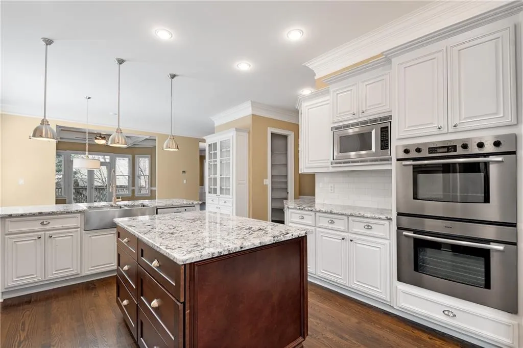 7866 Stratford Lane, Sandy Springs, Georgia 30350, 6 Bedrooms Bedrooms, ,6 BathroomsBathrooms,Residential,Sold,7866 Stratford Lane,6855036