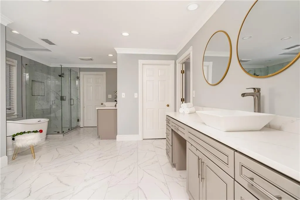 9560 Huntcliff Trace, Sandy Springs, Georgia 30350, 6 Bedrooms Bedrooms, ,4 BathroomsBathrooms,Residential,Sold,9560 Huntcliff Trace,6989638