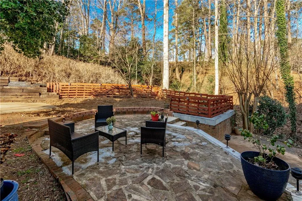 9560 Huntcliff Trace, Sandy Springs, Georgia 30350, 6 Bedrooms Bedrooms, ,4 BathroomsBathrooms,Residential,Sold,9560 Huntcliff Trace,6989638