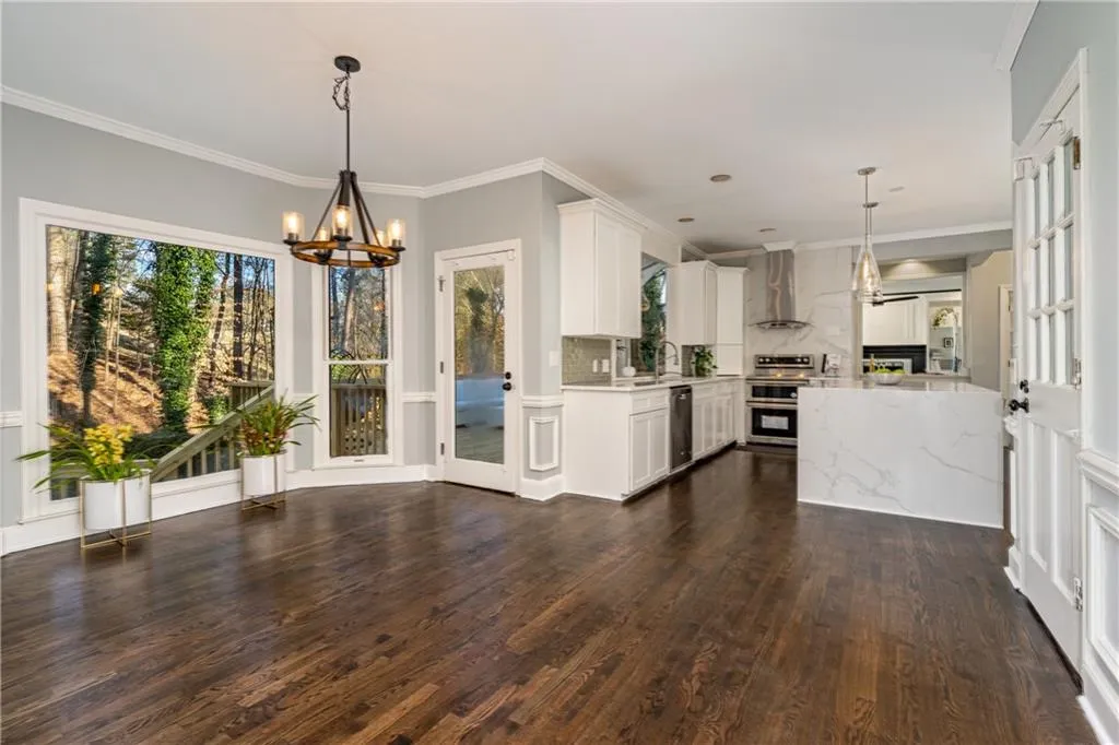 9560 Huntcliff Trace, Sandy Springs, Georgia 30350, 6 Bedrooms Bedrooms, ,4 BathroomsBathrooms,Residential,Sold,9560 Huntcliff Trace,6989638