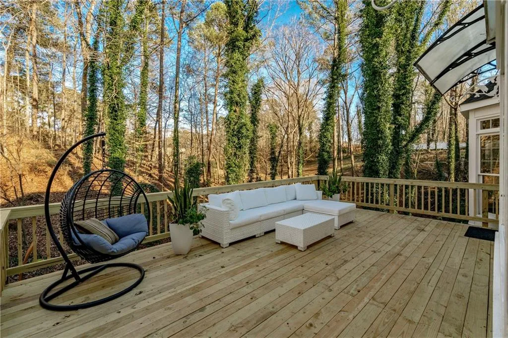 9560 Huntcliff Trace, Sandy Springs, Georgia 30350, 6 Bedrooms Bedrooms, ,4 BathroomsBathrooms,Residential,Sold,9560 Huntcliff Trace,6989638