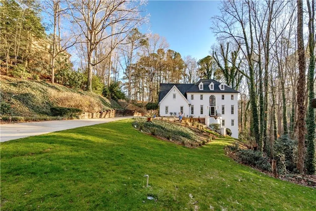 9560 Huntcliff Trace, Sandy Springs, Georgia 30350, 6 Bedrooms Bedrooms, ,4 BathroomsBathrooms,Residential,Sold,9560 Huntcliff Trace,6989638