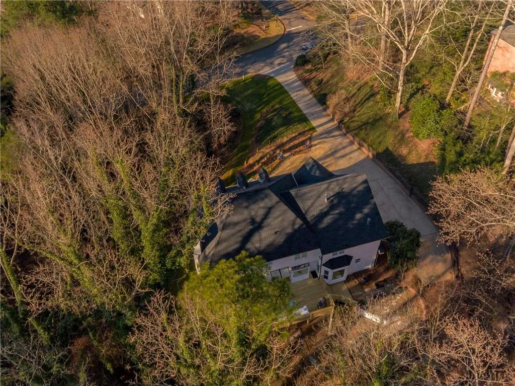 9560 Huntcliff Trace, Sandy Springs, Georgia 30350, 6 Bedrooms Bedrooms, ,4 BathroomsBathrooms,Residential,Sold,9560 Huntcliff Trace,6989638