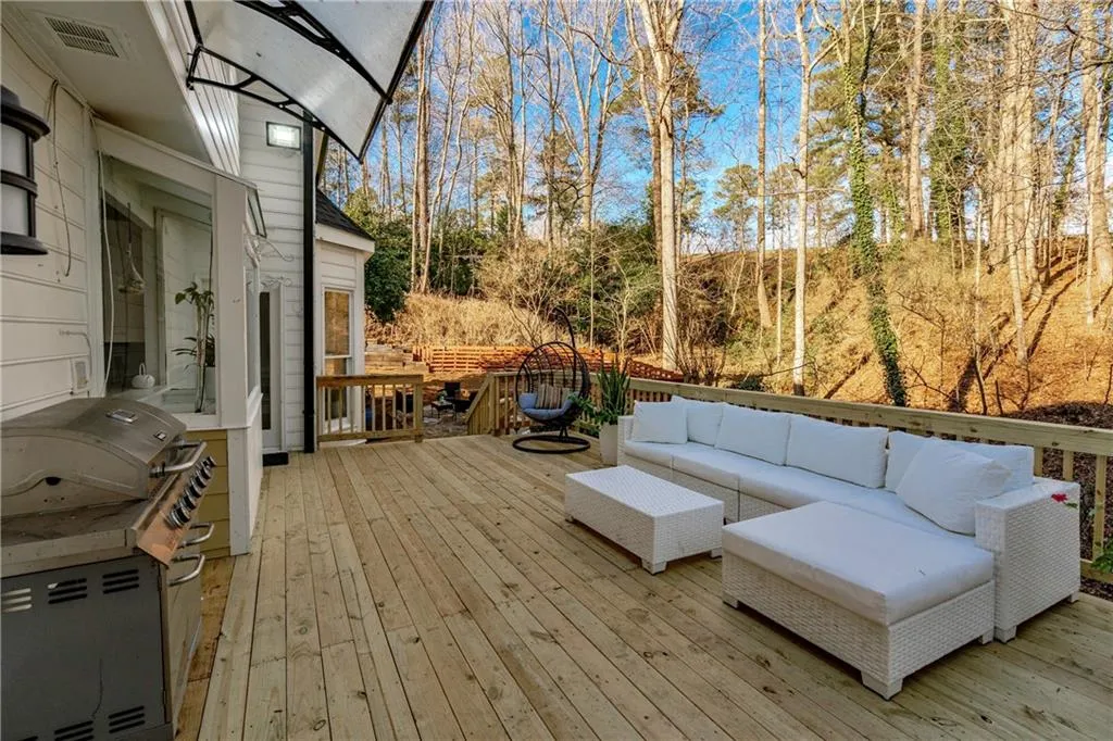 9560 Huntcliff Trace, Sandy Springs, Georgia 30350, 6 Bedrooms Bedrooms, ,4 BathroomsBathrooms,Residential,Sold,9560 Huntcliff Trace,6989638