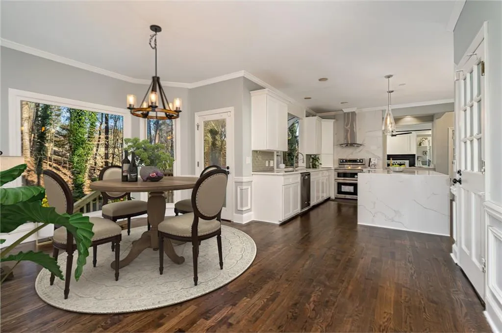 9560 Huntcliff Trace, Sandy Springs, Georgia 30350, 6 Bedrooms Bedrooms, ,4 BathroomsBathrooms,Residential,Sold,9560 Huntcliff Trace,6989638