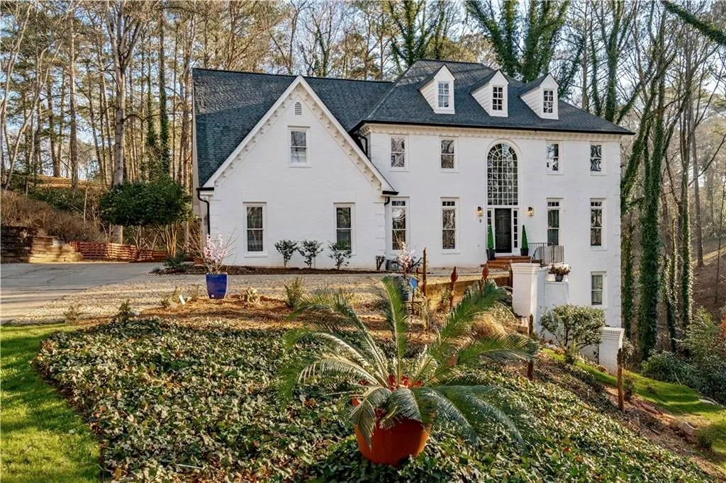 9560 Huntcliff Trace, Sandy Springs, Georgia 30350, 6 Bedrooms Bedrooms, ,4 BathroomsBathrooms,Residential,Sold,9560 Huntcliff Trace,6989638