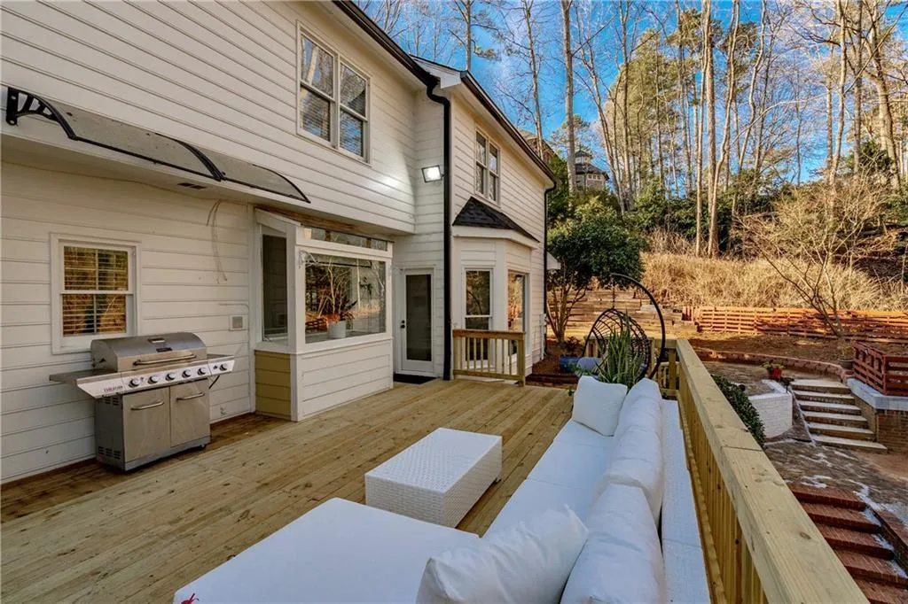 9560 Huntcliff Trace, Sandy Springs, Georgia 30350, 6 Bedrooms Bedrooms, ,4 BathroomsBathrooms,Residential,Sold,9560 Huntcliff Trace,6989638