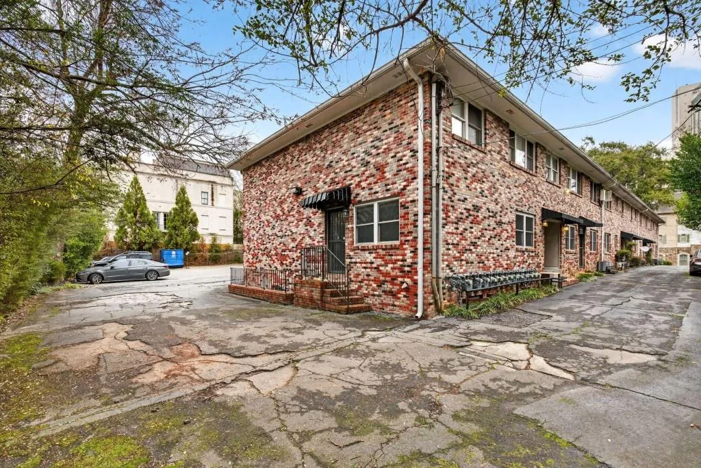 3668 Kingsboro Road Ne Unit 10, Atlanta, Georgia 30319, 2 Bedrooms Bedrooms, ,1 BathroomBathrooms,Residential,For Sale,3668 Kingsboro Road Ne Unit 10,7690198