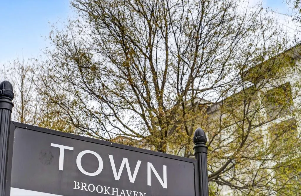 3668 Kingsboro Road Ne Unit 10, Atlanta, Georgia 30319, 2 Bedrooms Bedrooms, ,1 BathroomBathrooms,Residential,For Sale,3668 Kingsboro Road Ne Unit 10,7690198