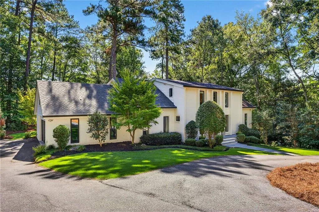 4351 N Elizabeth Lane Se, Atlanta, Georgia 30339, 6 Bedrooms Bedrooms, ,5 BathroomsBathrooms,Residential,For Sale,4351 N Elizabeth Lane Se,7639341