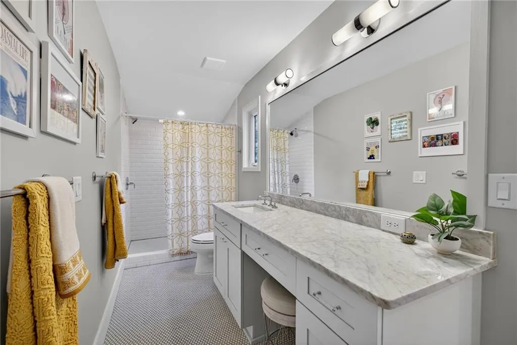 4351 N Elizabeth Lane Se, Atlanta, Georgia 30339, 6 Bedrooms Bedrooms, ,5 BathroomsBathrooms,Residential,For Sale,4351 N Elizabeth Lane Se,7639341