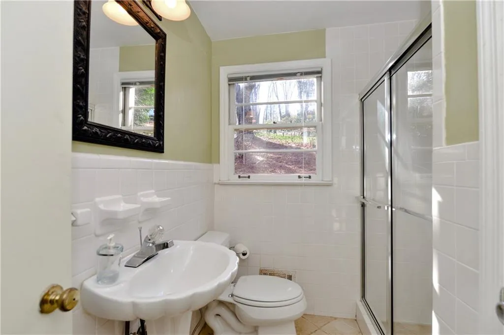 810 Starlight Drive, Sandy Springs, Georgia 30342, 3 Bedrooms Bedrooms, ,2 BathroomsBathrooms,Residential,Sold,810 Starlight Drive,5979258