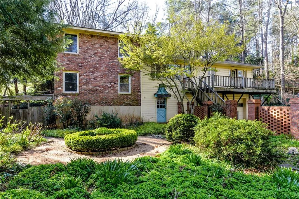 810 Starlight Drive, Sandy Springs, Georgia 30342, 3 Bedrooms Bedrooms, ,2 BathroomsBathrooms,Residential,Sold,810 Starlight Drive,5979258