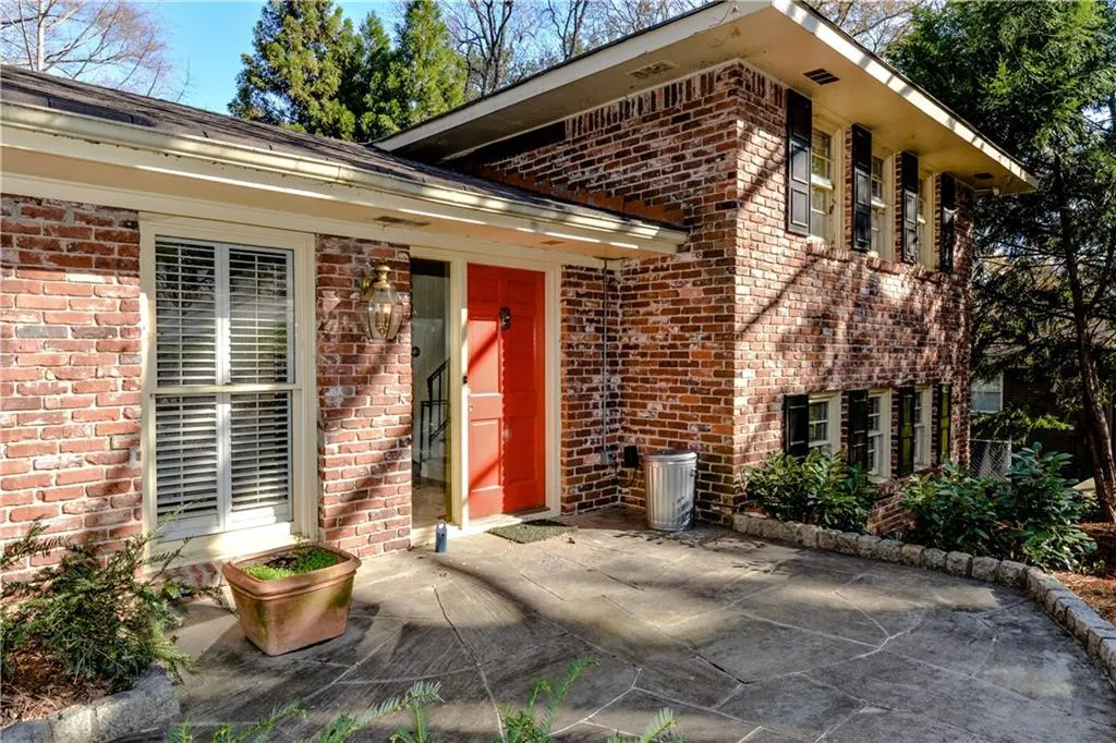 810 Starlight Drive, Sandy Springs, Georgia 30342, 3 Bedrooms Bedrooms, ,2 BathroomsBathrooms,Residential,Sold,810 Starlight Drive,5979258