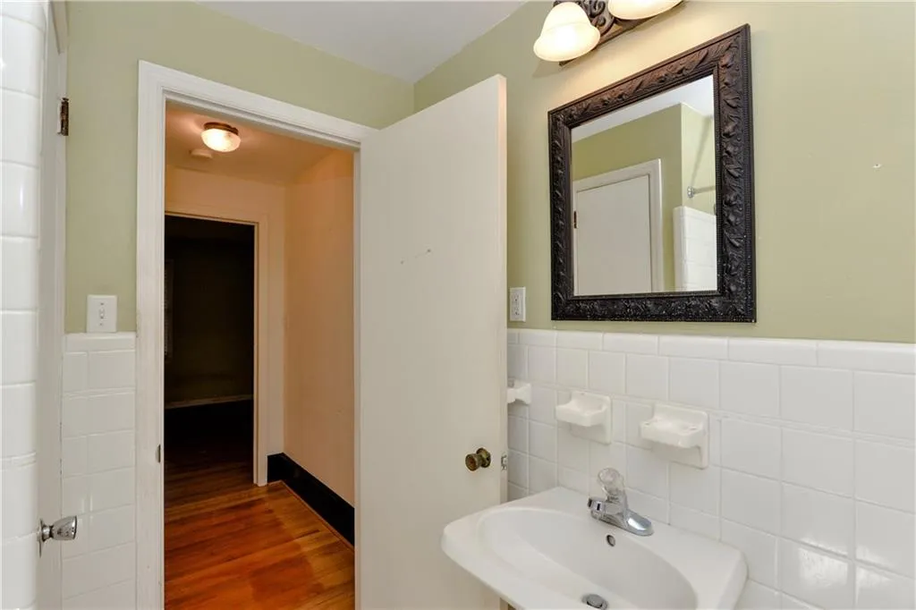 810 Starlight Drive, Sandy Springs, Georgia 30342, 3 Bedrooms Bedrooms, ,2 BathroomsBathrooms,Residential,Sold,810 Starlight Drive,5979258