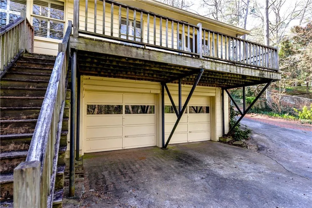 810 Starlight Drive, Sandy Springs, Georgia 30342, 3 Bedrooms Bedrooms, ,2 BathroomsBathrooms,Residential,Sold,810 Starlight Drive,5979258